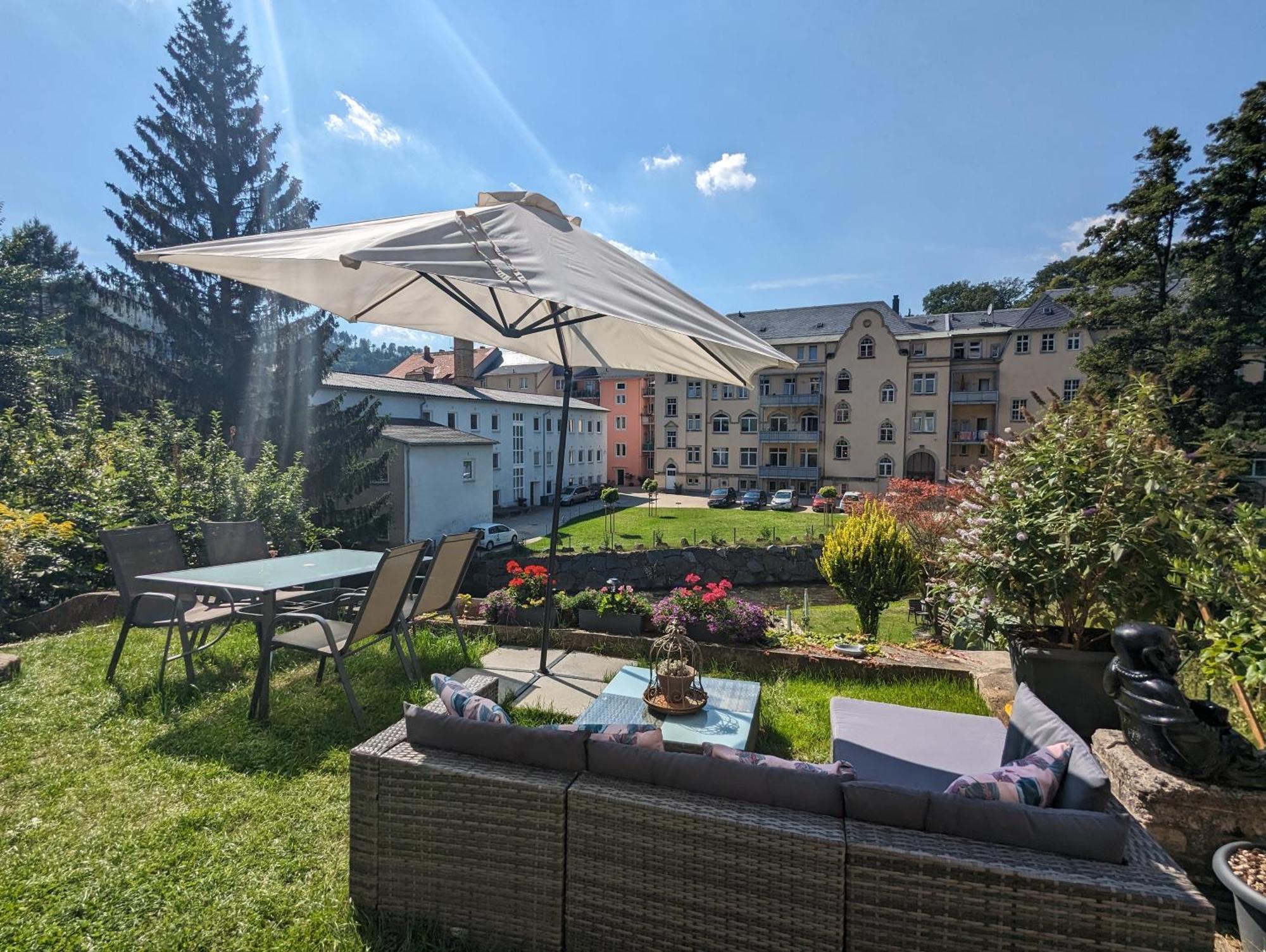 F2 - Urlaubsmagie Sauna, Whirlpool, Pool & Garten Apartment *