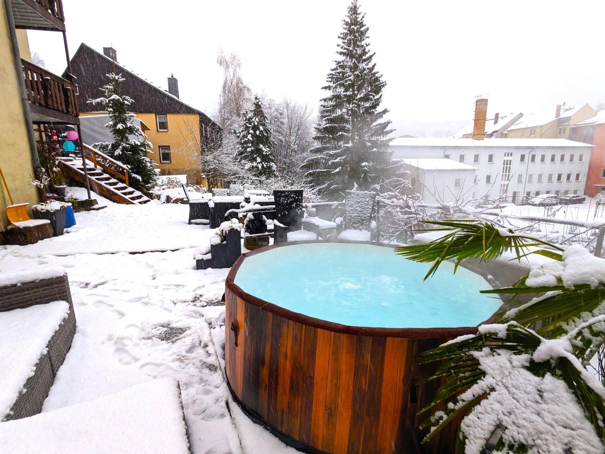 F2 - Urlaubsmagie Sauna, Whirlpool, Pool & Garten * Sebnitz