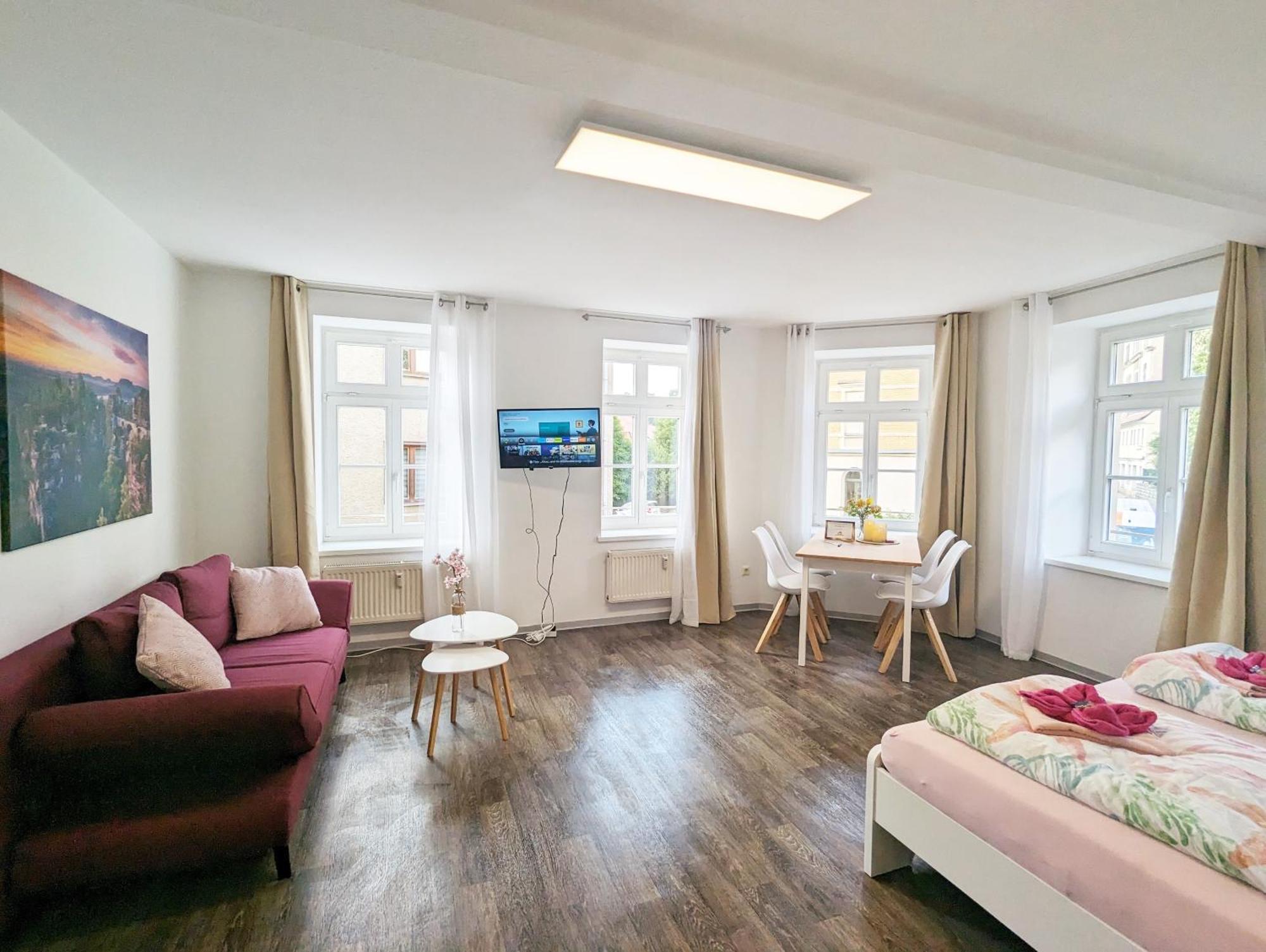 F2 - Urlaubsmagie Sauna, Whirlpool, Pool & Garten Apartment *